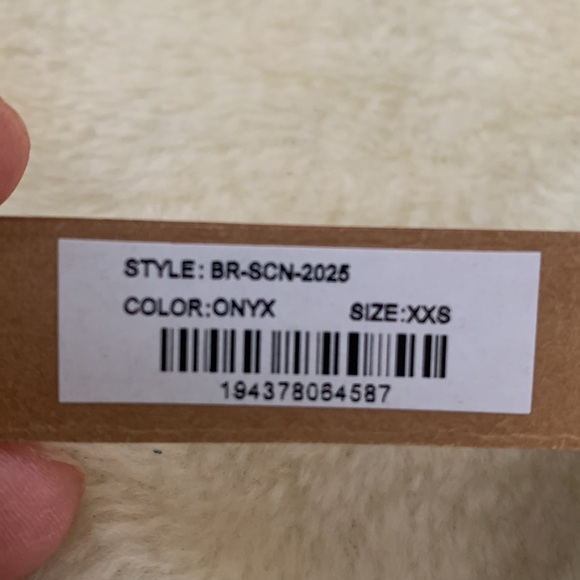 SKIMS (Black) Buttery Soft Scoop Neck Bra - Picture 5 of 10